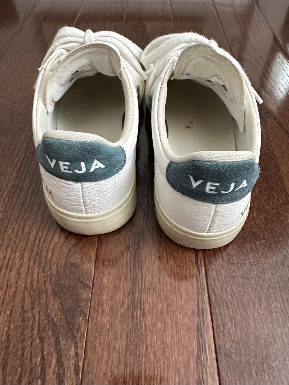 Veja White Leather Sneakers with Blue-Green V Accent. Size 7 - Picture 11 of 11